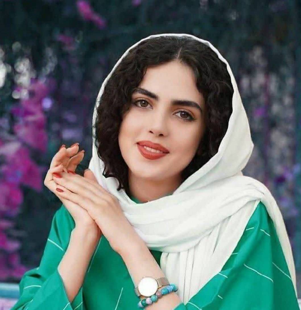 نیلوفر حسینی